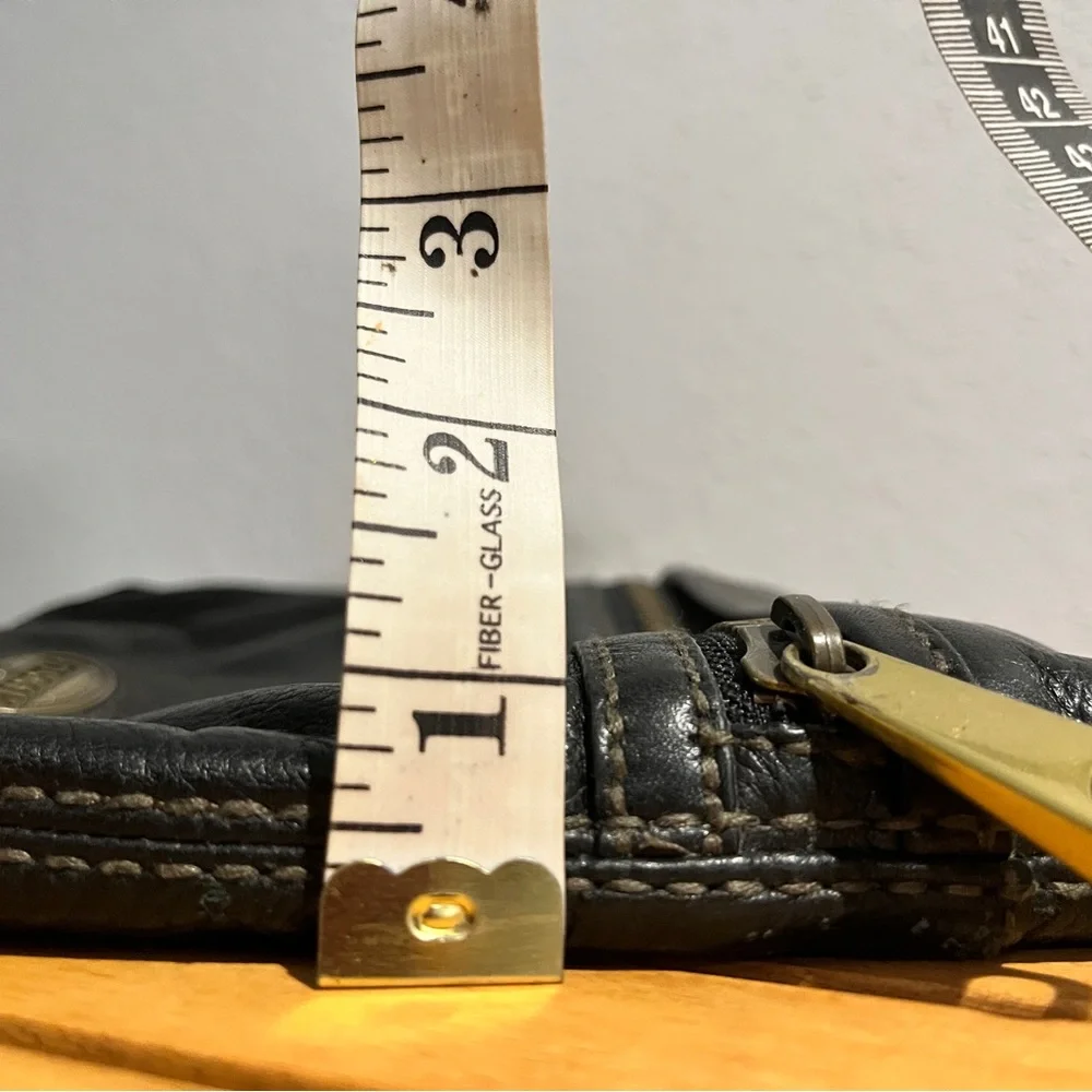 🖤FOSSIL leather crossbody bag black with brass hardware 🖤 - Picture 13 of 16